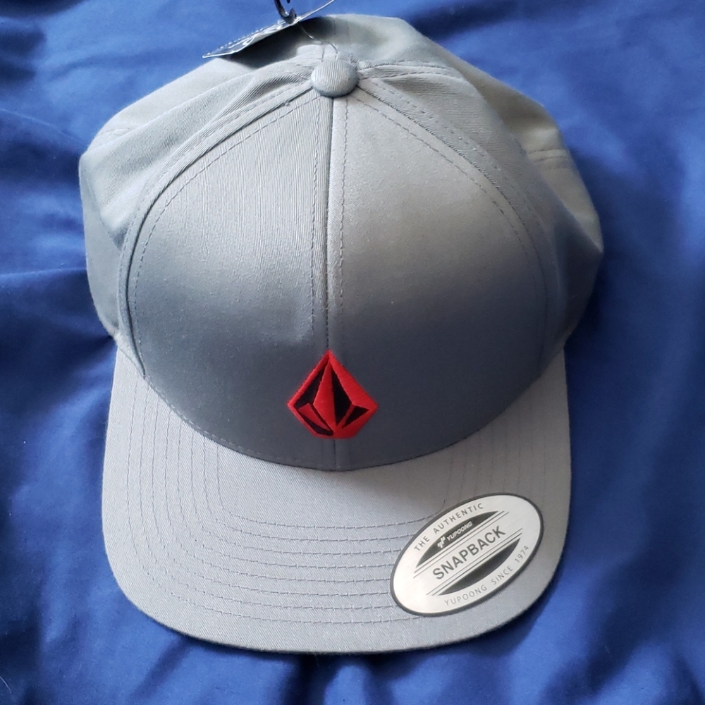 Volcom Snapback Hat (NWT)